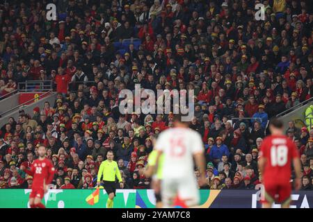 CARDIFF, GROSSBRITANNIEN. Oktober 2024. Walisische Fans beim Spiel der UEFA Nations League 2025 gegen Montenegro am 14. Oktober im Cardiff City Stadium. (Bild von John Smith/FAW) Credit: Football Association of Wales/Alamy Live News Stockfoto