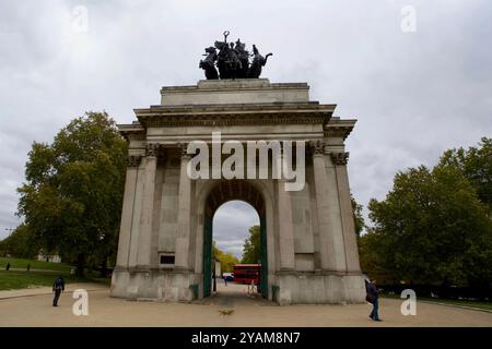 Decimus Burtons Wellington Arch, auch Constitution Arch oder ursprünglich The Green Park Arch, Hyde Park Corner, London, England genannt. Stockfoto