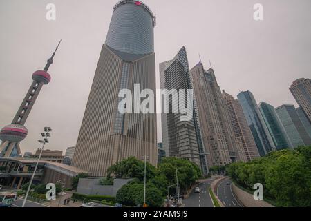 Shanghai, China - 30. Dezember 2022: Lujiazui Business District in Pudong, Shanghai, China Stockfoto