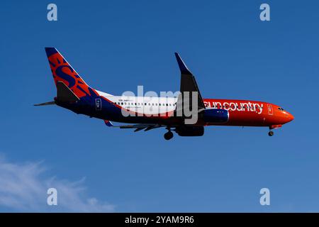 Sky Harbor International Airport, 10-12-24 Phoenix AZ USA Sun Country Airlines Boeing 737-800 N856SY Ankunft in 8 am Sky Harbor International Airpo Stockfoto