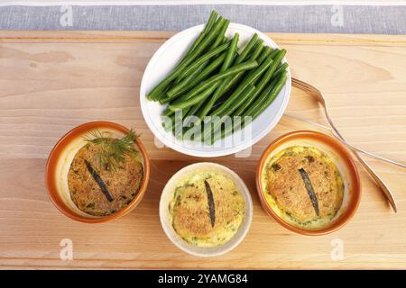 Schwäbische Küche, im Ofen gebackener Zander mit Prinzessinbohnen und Zitronensauce, Fischgericht, Zanderfilet, grüne Bohnen, Dill, Vorspeise, aus dem Ofen, r Stockfoto