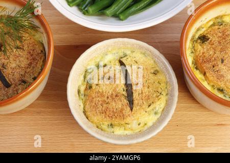 Schwäbische Küche, im Ofen gebackener Zander mit Prinzessinbohnen und Zitronensauce, Fischgericht, Zanderfilet, grüne Bohnen, Dill, Vorspeise, aus dem Ofen, r Stockfoto