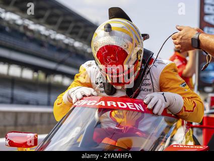 INDYCAR-Fahrer JOSEF NEWGARDEN (2) aus Nashville, Tennessee, und das Team Penske Chevrolet bereiten sich auf die Qualifikation für die Indianapolis 500 im Ind vor Stockfoto