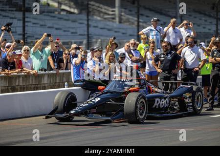 Der INDYCAR-Fahrer RYAN HUNTER-REAY (23) aus Fort Lauderdale, Florida, bringt seinen Dreyer Reinbold Racing Chevrolet für einen Boxenstopp während der Pit St ein Stockfoto