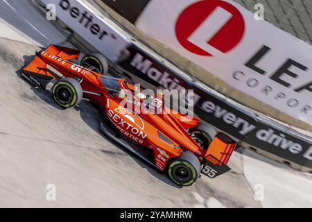 INDYCAR-Fahrer BENJAMIN PEDERSEN (R) (55) aus Kopenhagen, Dänemark, reist in seinem AJ Foyt Racing Chevrolet-Wagen während eines Trainings durch die Kurven Stockfoto