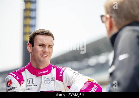 Der INDYCAR-Fahrer KYLE KIRKWOOD (27) aus Jupiter, Florida, bereitet sich auf das Training für den Indianapolis 500 auf dem Indianapolis Motor Speedway in Indianapol vor Stockfoto