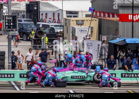 INDYCAR-Fahrer DEVLIN DeFRANCESCO (29) aus Toronto, Kanada, bringt sein Auto zum Einsatz während des Hy-Vee INDYCAR Race Weekend auf dem Iowa Speedway in N Stockfoto