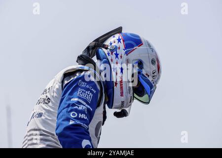 Der INDYCAR-Fahrer GRAHAM RAHAL (15) aus New Albany, Ohio, bereitet sich auf das Training für die Indianapols 500 auf dem Indianapolis Motor Speedway in Indianapolis vor Stockfoto