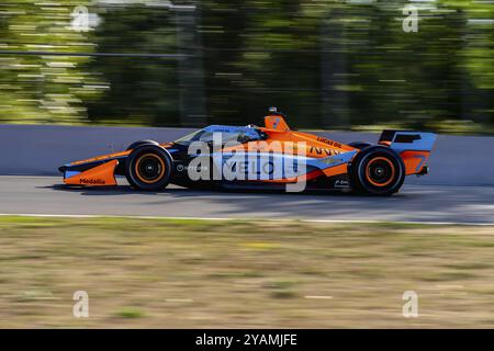 Der INDYCAR Series-Fahrer ALEXANDER ROSSI (7) aus Nevada City, Kalifornien, reist während des letzten Trainings für den Bitnil durch den Backstretch Stockfoto