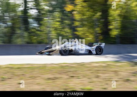 INDYCAR Series-Fahrer RINUS VEEKAY (21) aus Hoofddorp, Niederlande, reist während des letzten Trainings für die Bitnile.c durch den Backstretch Stockfoto