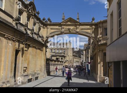 Der Yorker Straßenbogen in England's Bath wurde 1889 vom Stadtarchitekten Major Charles Davis gebaut, um Wasser in ein neues Spa zu bringen Stockfoto