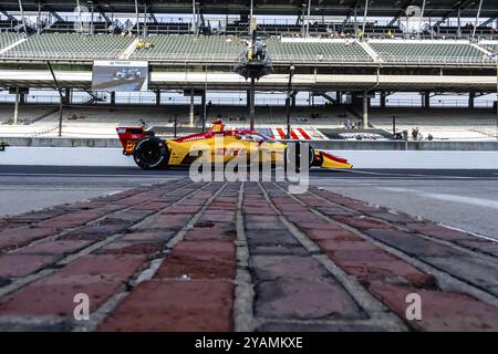 Der INDYCAR Series-Fahrer ROMAIN GROSJEAN (28) aus Genf, Schweiz, überquert den Ziegelhof während eines Trainings zum Gallagher Grand Prix Stockfoto