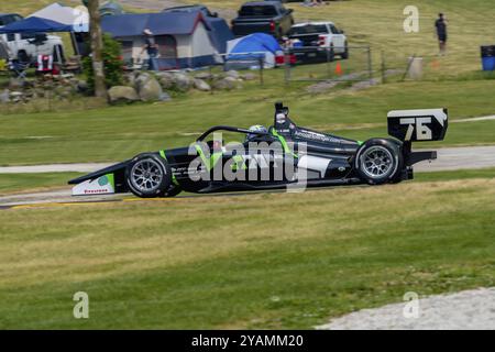 RASMUS LINDH (76) (R) aus Göteborg, Schweden, reist während eines Trainings für den Sonsio Grand Prix an der Road America im Elkhart Lake WI durch die Kurven Stockfoto