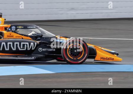 Der INDYCAR Series-Fahrer PATO OWARD (5) aus Monterey, Mexiko, reist während eines Trainings zum Gallagher Grand Prix in Indiana durch die Kurven Stockfoto