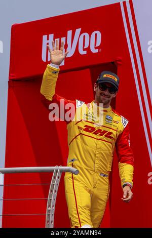 Der Fahrer der INDYCAR-Serie ROMAIN GROSJEAN (28) aus Genf, Schweiz, wird den Fans vorgestellt, bevor er zum Hy-Vee INDYCAR Race Weekend auf der antritt Stockfoto