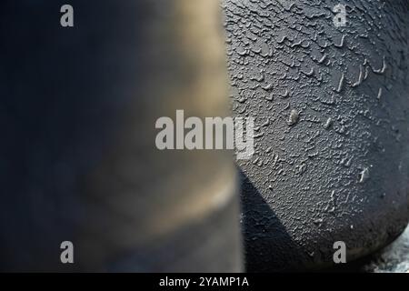 Crew-Mitglieder von Juncos Hollinger Racing bereiten ihren Rennwagen für die Indianapols 500 in Indianapolis, USA, vor Stockfoto