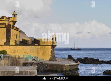 Die Festung Madeiras in der Hauptstadt Funchal wurde 1614 erbaut und beherbergt heute ein Museum, Ausstellungen und ein Restaurant Stockfoto