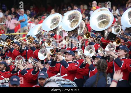 Baton Rouge, Usa. Oktober 2024. Die Mississippi Rebels-Band tritt am Samstag, den 12. Oktober 2024, bei einem College-Football-Spiel im Tiger Stadium in Baton Rouge, Louisiana, auf. (Foto: Peter G. Forest/SIPA USA) Credit: SIPA USA/Alamy Live News Stockfoto