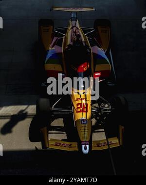 Die Andretti Autosport Honda Crew rollte ihren Rennwagen zur Boxenstrecke aus, bevor sie für den Indianapolis 500 auf dem Indianapolis Motor Speedway in die Boxengasse fuhr Stockfoto