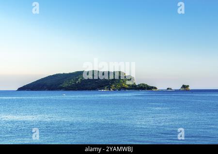 Blick auf den Sonnenuntergang auf der Insel Sveti Nikola, Montenegro, Europa Stockfoto