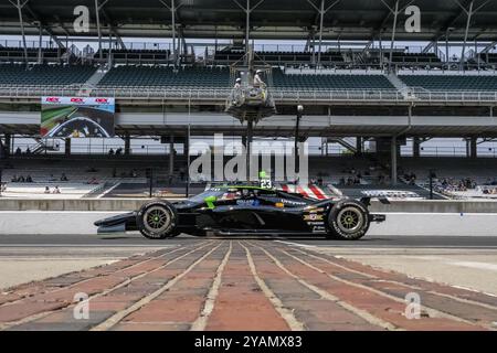 Der INDYCAR-Fahrer RYAN HUNTER-REAY (23) aus Fort Lauderdale, Florida, kommt während einer Trainingseinheit für die Ind über die Grubenstraße durch den Ziegelgarten Stockfoto