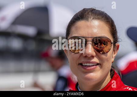 DIE INDYCAR-Fahrerin KATHERINE LEGGE (44) aus Guildford, England, bereitet sich auf das Training für die Indianapols 500 auf dem Indianapolis Motor Speedway in Indiana vor Stockfoto