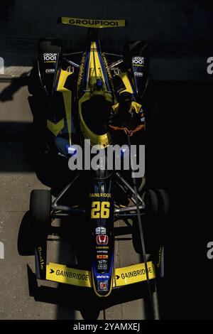 Die Andretti Autosport Honda Crew rollte ihren Rennwagen zur Boxenstrecke aus, bevor sie für den Indianapolis 500 auf dem Indianapolis Motor Speedway in die Boxengasse fuhr Stockfoto