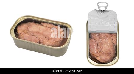Verpackungen von gekonservierter Kabeljauleber auf weißem Hintergrund. Konservierte atlantische Kabeljauleber. Offene Dose mit leckerer Kabeljauleber isoliert Stockfoto