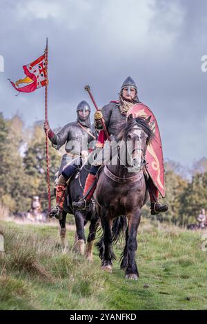 Die Kavallerie führte den Weg zur entscheidenden Schlacht von Hastings von 1066 in der Schlacht East Sussex, Großbritannien Stockfoto