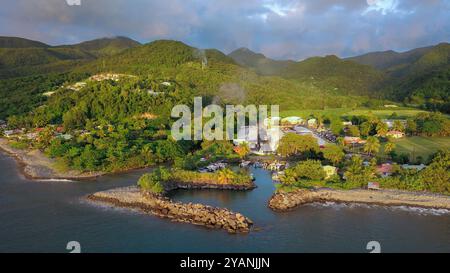 Blick aus der Vogelperspektive auf die Azure Bay des Paradieses Guadeloupe, Karibische Inseln Stockfoto