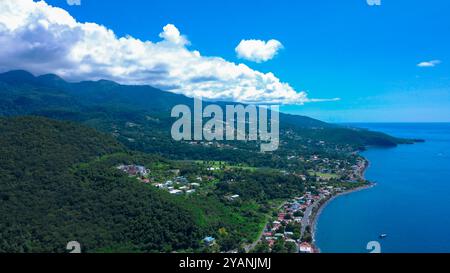 Blick aus der Vogelperspektive auf die Azure Bay des Paradieses Guadeloupe, Karibische Inseln Stockfoto