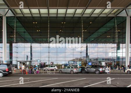 Der Eingang zum Terminal 1 am Flughafen Berlin Brandenburg Stockfoto