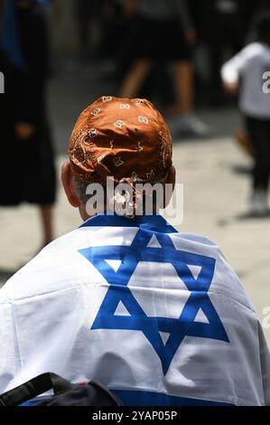Mann mit israelischer Flagge Stockfoto