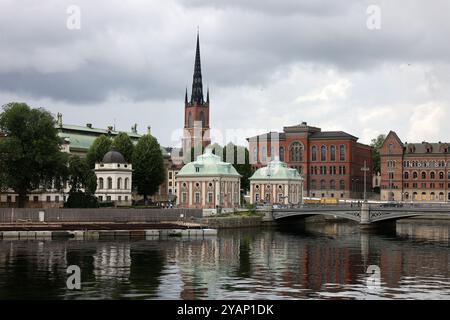 Stockholm, Schweden - 25. Juli 2023: Blick von der Stallbron-Brücke nach Gamla Stan, Stockholm, Schweden Stockfoto