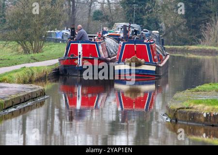 Schmalboote liegen am Shropshire Union Canal in Nantwich Stockfoto