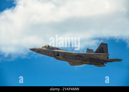 Die US Air Force F-22 Raptor der 199th Fighter Squadron, Hawaii Air National Guard, startet während einer Trainingsmission von Daniel K. Inouye I Stockfoto