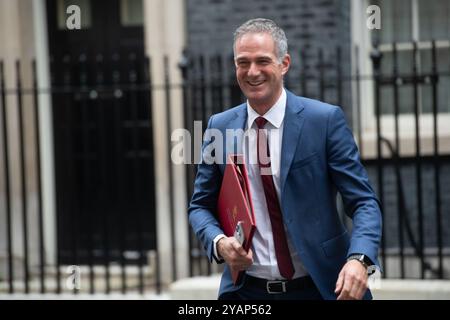 London, Großbritannien. Oktober 2024. Peter Kyle, Staatssekretär für Wissenschaft, Innovation und Technologie, verlässt eine Kabinettssitzung in der Downing Street: Justin ng/Alamy Live News. Stockfoto