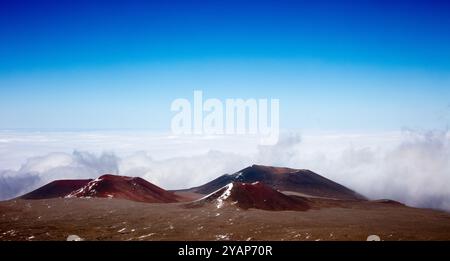 Schlackenzapfen in der Nähe des Gipfels des Mauna Kea, einem ruhenden Schildvulkan auf der Big Island von Hawaii Stockfoto