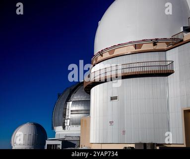 Das 2,2-mm-Teleskop der University of Hawaii, das Gemini-Teleskop und das CFHT auf dem Mauna Kea in Hawaii Stockfoto