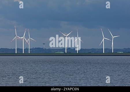 Nordsee, Wolken, Windkraftwerke bei Bredstedt, Nordfriesland, Schleswig-Holstein, Deutschland Stockfoto