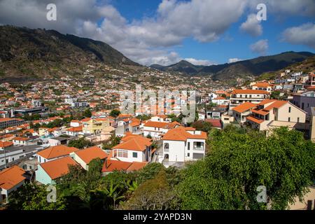 Blick über die Dächer der Stadt Machico auf der portugiesischen Insel Madeira Stockfoto