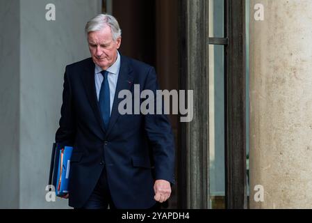 FRANKREICH-POLITIK-REGIERUNG-ELYSEE-Premierminister Michel Barnier im Elysee-Palast für den Ministerrat. In Paris, 15. Oktober 2024. PARIS ILE-DE-FRANCE FRANKREICH URHEBERRECHT: XANDREAXSAVORANIXNERIX FRANCE-POLITICS-GOVERNMENT-ELYSE ASAVORANINERI-13 Stockfoto