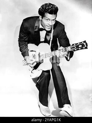 Rock-and-Roll-Ikone Chuck Berry mit Gibson-Gitarre, Ende der 1950er Jahre Stockfoto