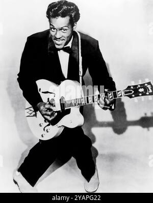 Rock-and-Roll-Ikone Chuck Berry mit Gibson-Gitarre, um 1957 Stockfoto