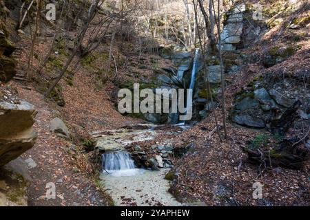 Fantastische Landschaft am kleinen Wasserfall von Kagia, Panagitsa Dorf, Pella, Griechenland Stockfoto