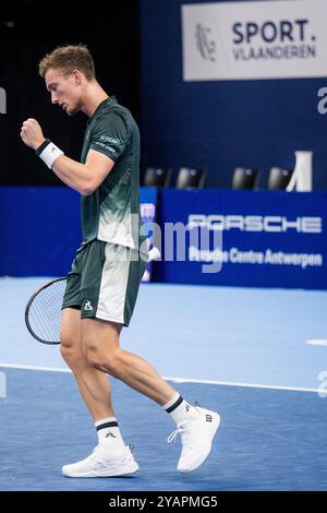 Antwerpen, Belgien. Oktober 2024. Jiri Lehecka in Aktion während eines Tennisspiels in der Runde von 32 des Einzelwettbewerbs beim ATP European Open Tennis Turnier in Antwerpen, Dienstag, den 15. Oktober 2024. BELGA FOTO JASPER JACOBS Credit: Belga News Agency/Alamy Live News Stockfoto