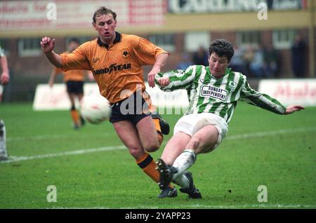 Der Wölfe-Fußballspieler Paul Birch und Tony Speer von Argyle. Wolverhampton Wanderes / Plymouth Argyle in Molineux 15/3/92 Stockfoto