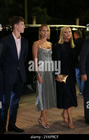 Prinzessin Maria-Olympia von Griechenland und Dänemark mit ihrer Mutter und ihren Brüdern. Ankunft vor der Hochzeit im byzantinischen Museum in Athen. Stockfoto