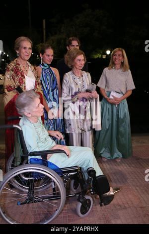 Königin Sofia von Spanien mit ihrer Familie. Ankunft vor der Hochzeit im byzantinischen Museum in Athen. Stockfoto