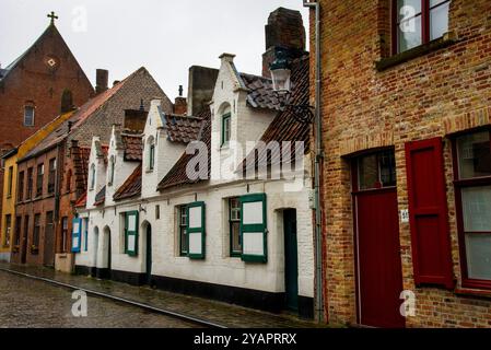 Godshuisenn oder Almshouses in der Westmeers Street in Brügge, Belgien. Stockfoto